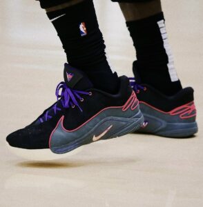 LeBron XXII 22 “Blacklight” FZ1094-001